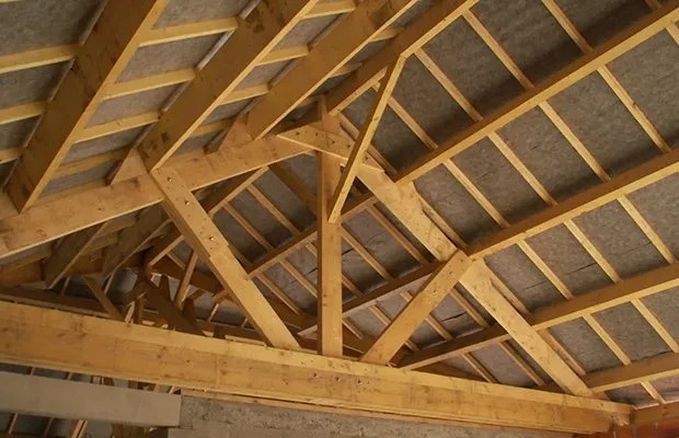 Travaux de charpente traditionnelle et industrielle