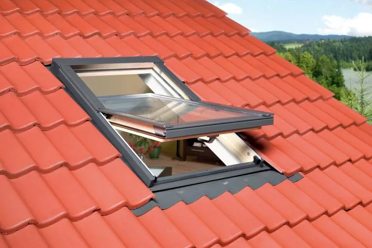 Installation de fenêtres de toit Velux